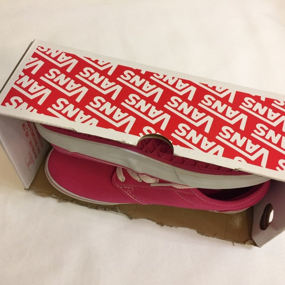 NEW VANS - Picture 2 of 6